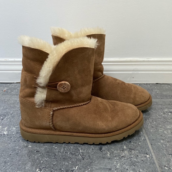 UGG TAN BAILEY BUTTONS - Picture 3 of 4